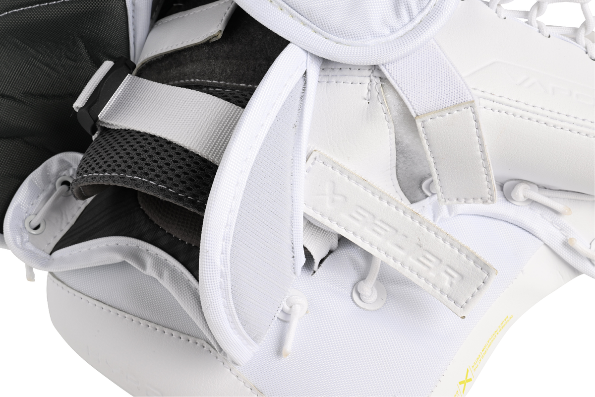  Bauer Vapor Hyperlite2 Senior Goalie Catcher